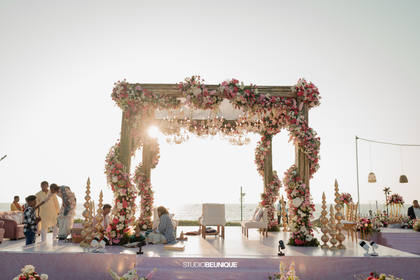 Mandap and Floral detail — Wedding decor — Taj Exotica